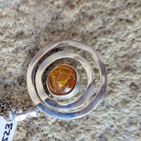 Pendentif en ambre